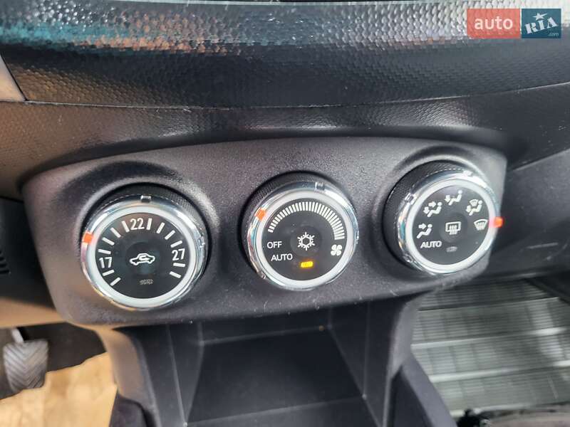 Внедорожник / Кроссовер Mitsubishi Outlander XL 2010 в Хмельницком