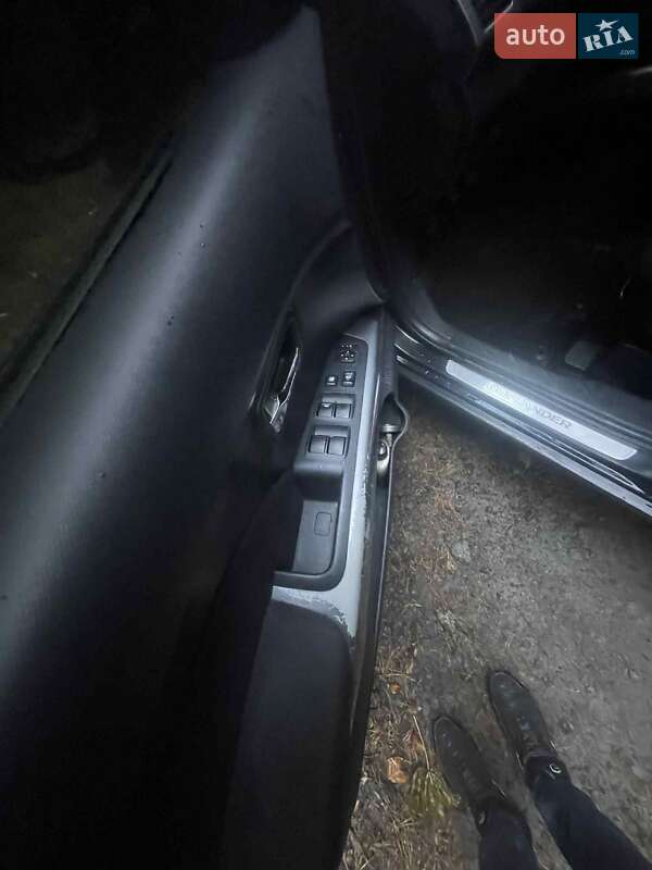 Внедорожник / Кроссовер Mitsubishi Outlander XL 2008 в Бориславе