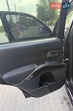 Внедорожник / Кроссовер Mitsubishi Outlander XL 2008 в 