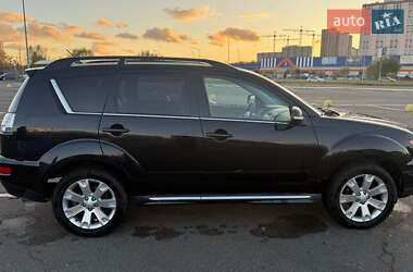 Внедорожник / Кроссовер Mitsubishi Outlander XL 2011 в 