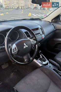 Внедорожник / Кроссовер Mitsubishi Outlander XL 2011 в 
