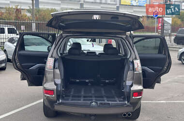 Внедорожник / Кроссовер Mitsubishi Outlander XL 2010 в 