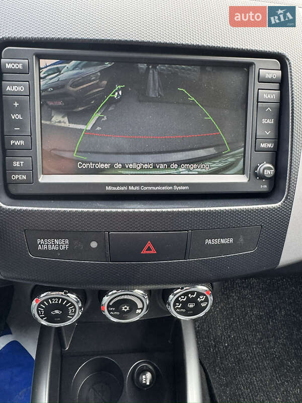 Позашляховик / Кросовер Mitsubishi Outlander XL 2010 в Києві