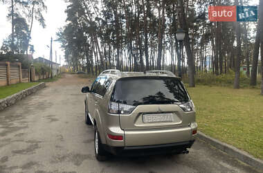 Позашляховик / Кросовер Mitsubishi Outlander XL 2008 в  фото 5 Позашляховик / Кросовер Mitsubishi Outlander XL 2008 в