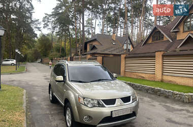 Позашляховик / Кросовер Mitsubishi Outlander XL 2008 в  фото 12 Позашляховик / Кросовер Mitsubishi Outlander XL 2008 в