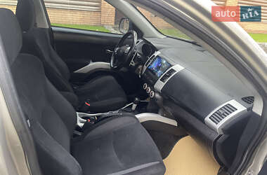 Позашляховик / Кросовер Mitsubishi Outlander XL 2008 в  фото 27 Позашляховик / Кросовер Mitsubishi Outlander XL 2008 в