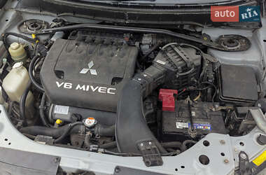 Внедорожник / Кроссовер Mitsubishi Outlander XL 2007 в 
