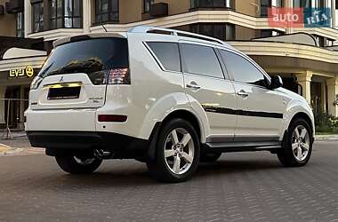 Позашляховик / Кросовер Mitsubishi Outlander XL 2010 в 