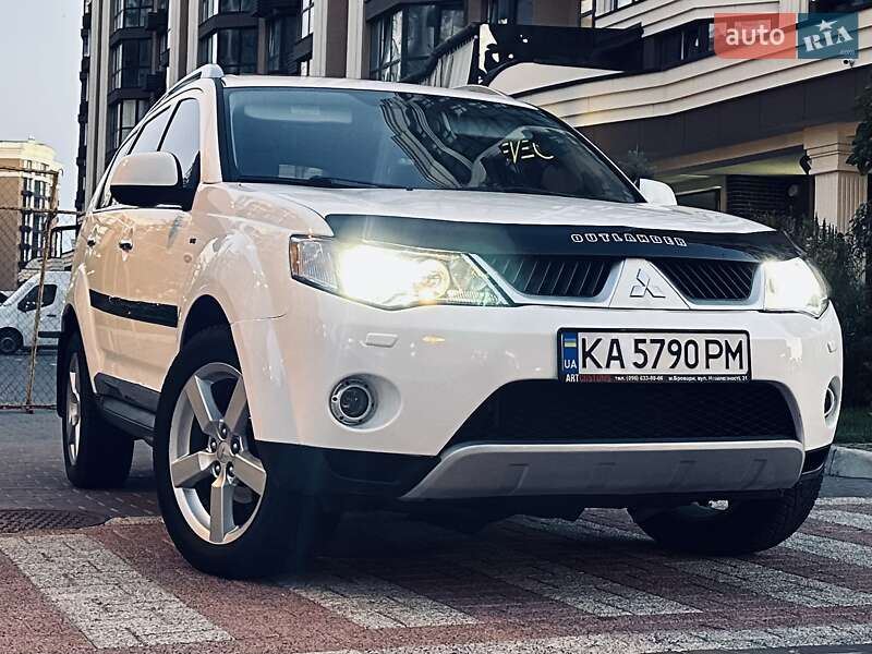 Позашляховик / Кросовер Mitsubishi Outlander XL 2010 в Києві