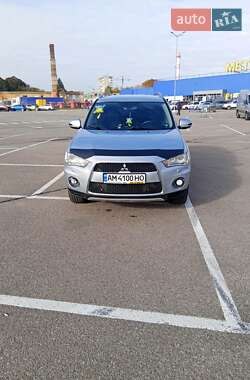 Внедорожник / Кроссовер Mitsubishi Outlander XL 2010 в 