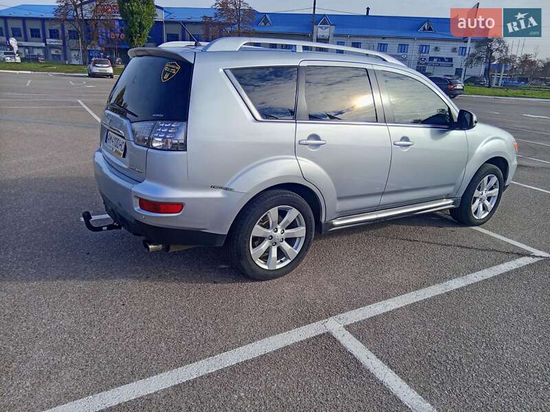 Позашляховик / Кросовер Mitsubishi Outlander XL 2010 в Житомирі
