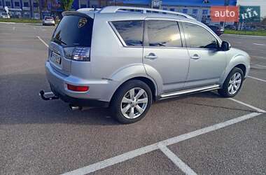 Внедорожник / Кроссовер Mitsubishi Outlander XL 2010 в 