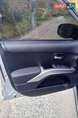 Внедорожник / Кроссовер Mitsubishi Outlander XL 2010 в 