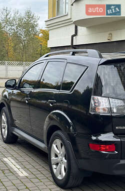 Позашляховик / Кросовер Mitsubishi Outlander XL 2012 в 