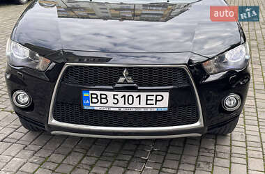 Позашляховик / Кросовер Mitsubishi Outlander XL 2012 в 