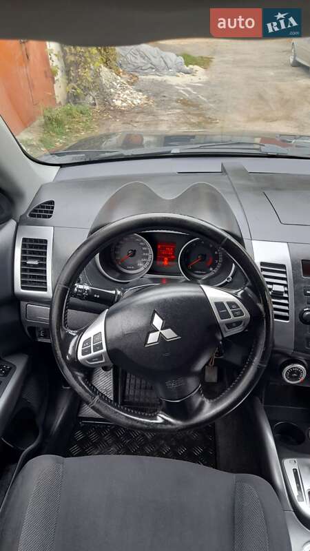 Внедорожник / Кроссовер Mitsubishi Outlander XL 2009 в Хмельницком