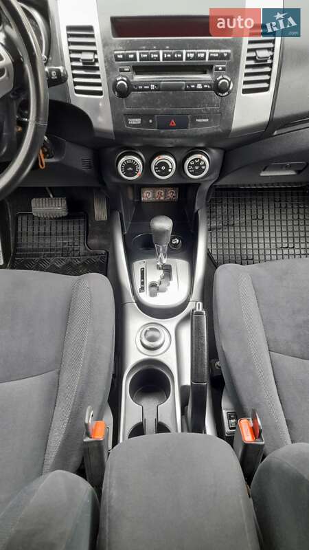 Внедорожник / Кроссовер Mitsubishi Outlander XL 2009 в Хмельницком
