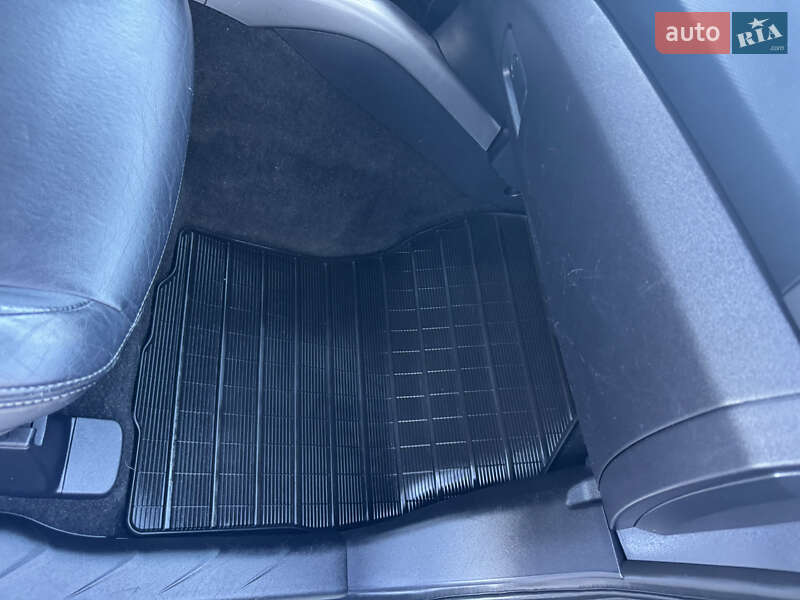 Позашляховик / Кросовер Mitsubishi Outlander XL 2008 в Івано-Франківську