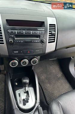 Внедорожник / Кроссовер Mitsubishi Outlander XL 2008 в 