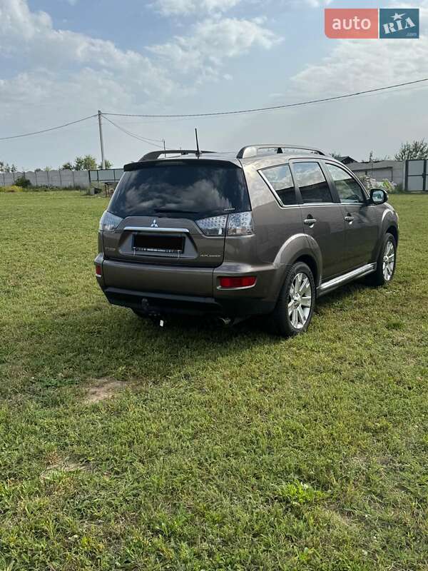 Внедорожник / Кроссовер Mitsubishi Outlander XL 2011 в Чернигове фото 2 Внедорожник / Кроссовер Mitsubishi Outlander XL 2011 в Чернигове