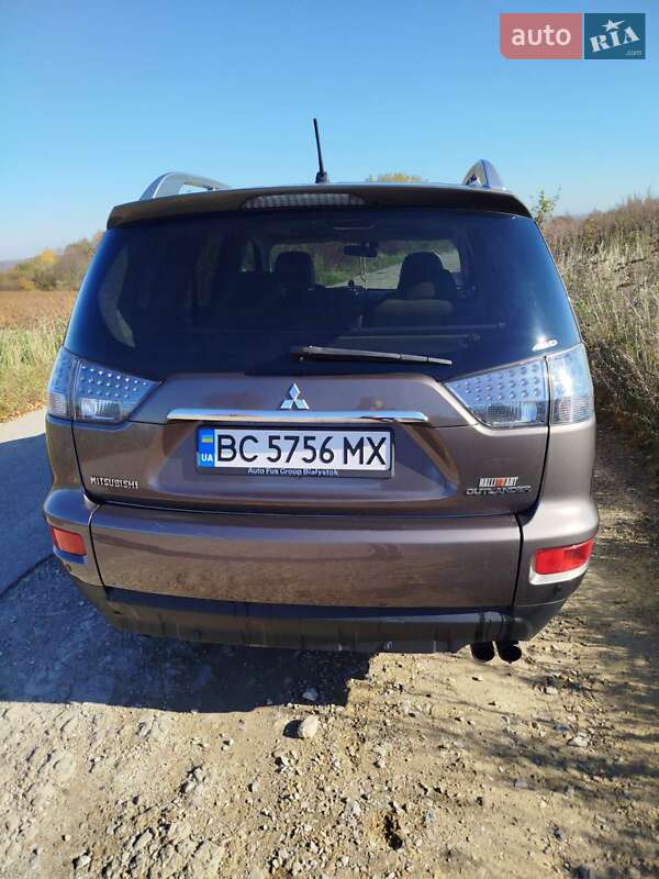 Внедорожник / Кроссовер Mitsubishi Outlander XL 2010 в Самборе фото 8 Внедорожник / Кроссовер Mitsubishi Outlander XL 2010 в Самборе