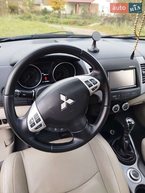 Внедорожник / Кроссовер Mitsubishi Outlander XL 2010 в Самборе фото 15 Внедорожник / Кроссовер Mitsubishi Outlander XL 2010 в Самборе