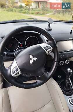 Позашляховик / Кросовер Mitsubishi Outlander XL 2010 в  фото 15 Позашляховик / Кросовер Mitsubishi Outlander XL 2010 в
