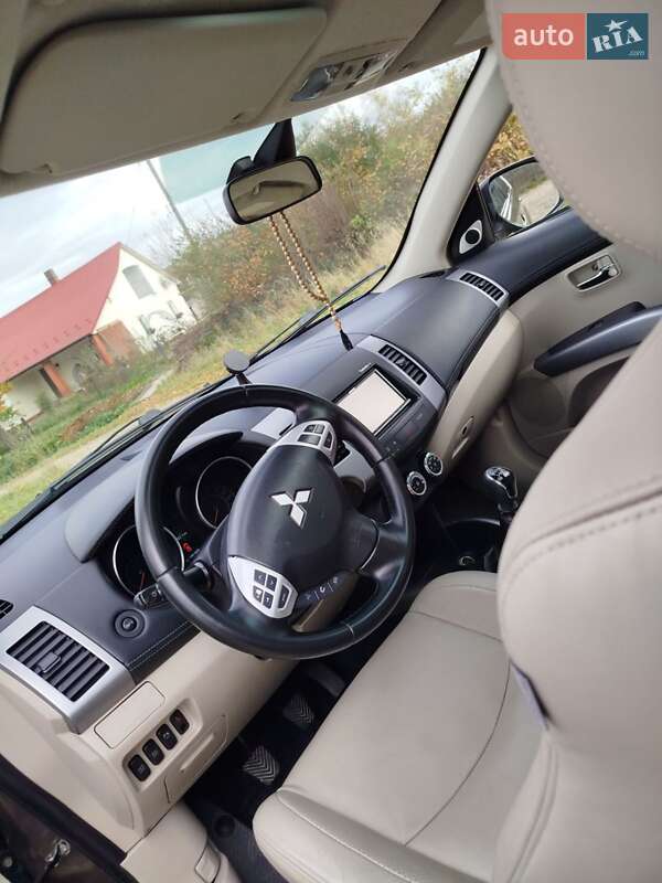 Внедорожник / Кроссовер Mitsubishi Outlander XL 2010 в Самборе фото 19 Внедорожник / Кроссовер Mitsubishi Outlander XL 2010 в Самборе