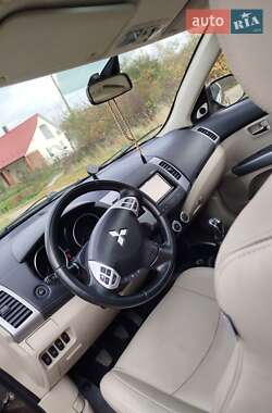 Позашляховик / Кросовер Mitsubishi Outlander XL 2010 в  фото 19 Позашляховик / Кросовер Mitsubishi Outlander XL 2010 в