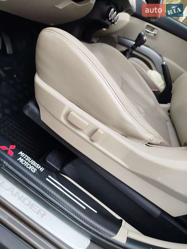 Внедорожник / Кроссовер Mitsubishi Outlander XL 2010 в Самборе фото 20 Внедорожник / Кроссовер Mitsubishi Outlander XL 2010 в Самборе