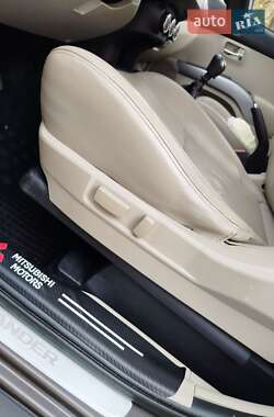 Позашляховик / Кросовер Mitsubishi Outlander XL 2010 в  фото 20 Позашляховик / Кросовер Mitsubishi Outlander XL 2010 в