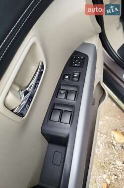 Позашляховик / Кросовер Mitsubishi Outlander XL 2010 в  фото 28 Позашляховик / Кросовер Mitsubishi Outlander XL 2010 в