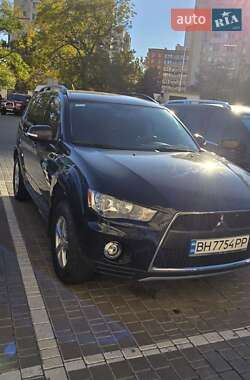 Внедорожник / Кроссовер Mitsubishi Outlander XL 2011 в 