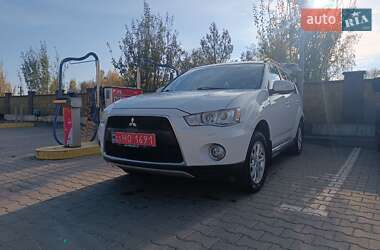 Позашляховик / Кросовер Mitsubishi Outlander XL 2011 в Дубні