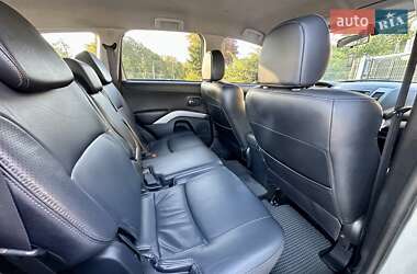 Внедорожник / Кроссовер Mitsubishi Outlander XL 2011 в 