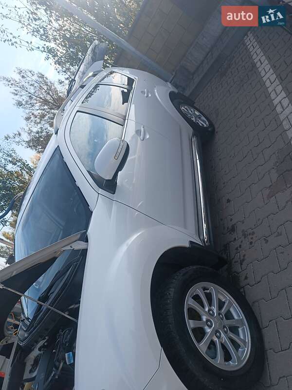 Позашляховик / Кросовер Mitsubishi Outlander XL 2011 в Дубні фото 4 Позашляховик / Кросовер Mitsubishi Outlander XL 2011 в Дубні