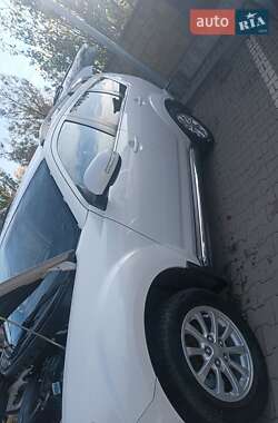 Позашляховик / Кросовер Mitsubishi Outlander XL 2011 в 