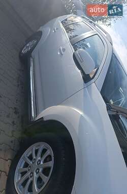 Позашляховик / Кросовер Mitsubishi Outlander XL 2011 в 