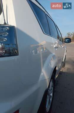 Позашляховик / Кросовер Mitsubishi Outlander XL 2011 в 