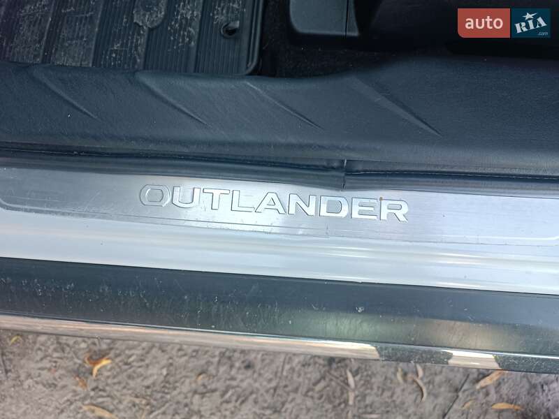 Позашляховик / Кросовер Mitsubishi Outlander XL 2011 в Дубні фото 27 Позашляховик / Кросовер Mitsubishi Outlander XL 2011 в Дубні