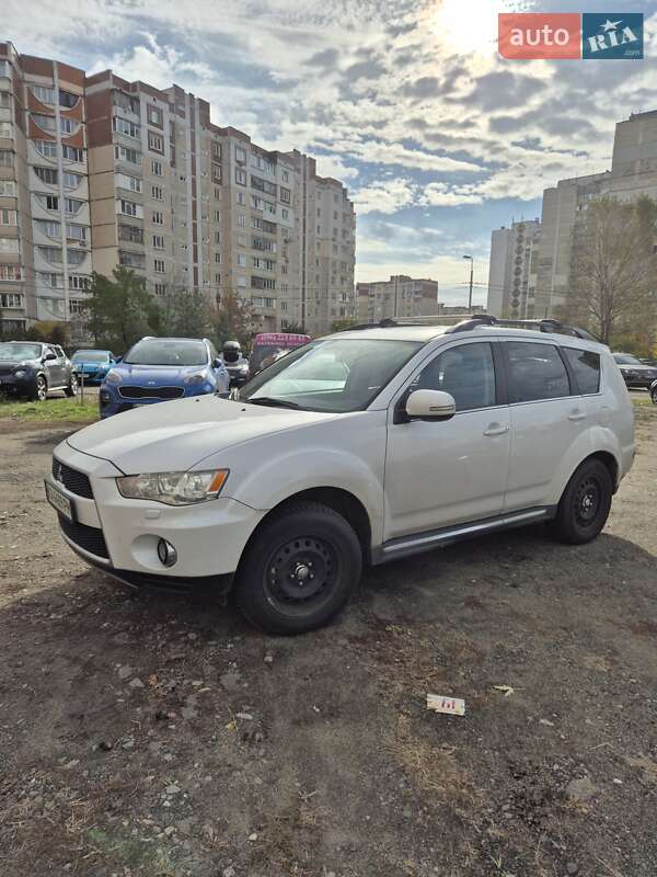 Позашляховик / Кросовер Mitsubishi Outlander XL 2011 в Києві фото 2 Позашляховик / Кросовер Mitsubishi Outlander XL 2011 в Києві