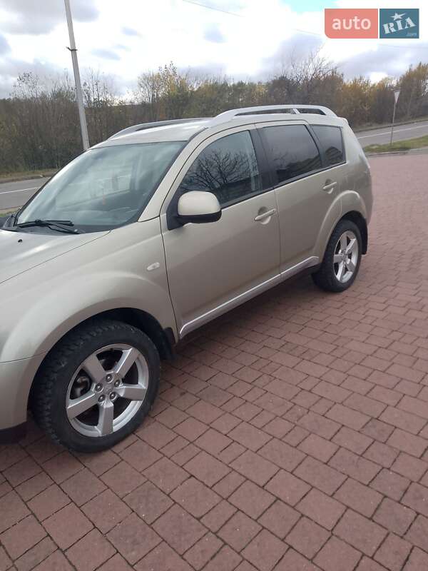 Позашляховик / Кросовер Mitsubishi Outlander XL 2007 в Трускавці фото 4 Позашляховик / Кросовер Mitsubishi Outlander XL 2007 в Трускавці