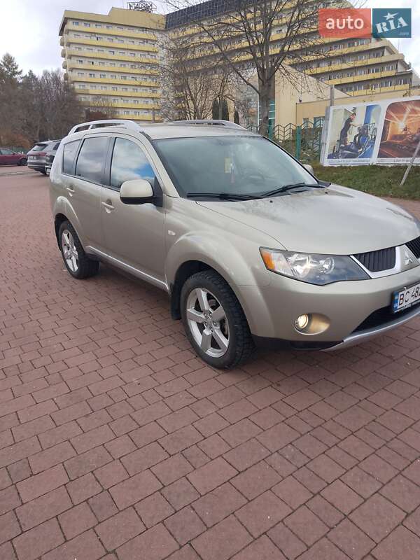 Позашляховик / Кросовер Mitsubishi Outlander XL 2007 в Трускавці фото Позашляховик / Кросовер Mitsubishi Outlander XL 2007 в Трускавці