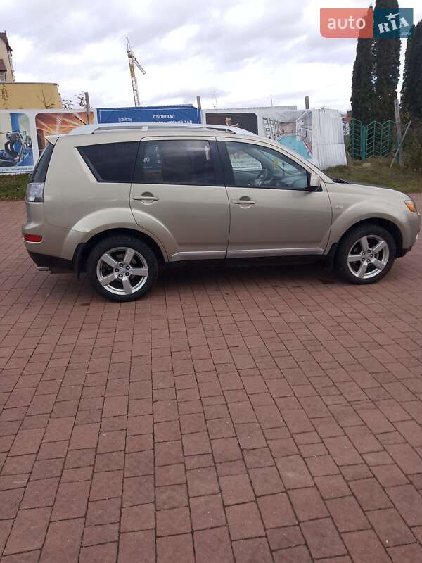 Позашляховик / Кросовер Mitsubishi Outlander XL 2007 в Трускавці фото 6 Позашляховик / Кросовер Mitsubishi Outlander XL 2007 в Трускавці