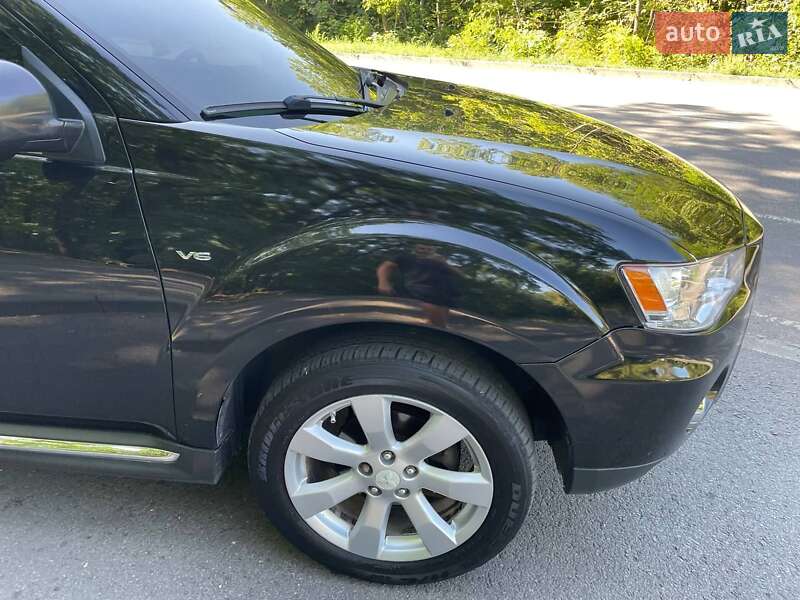 Внедорожник / Кроссовер Mitsubishi Outlander XL 2012 в Полтаве