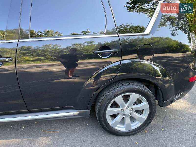 Внедорожник / Кроссовер Mitsubishi Outlander XL 2012 в Полтаве