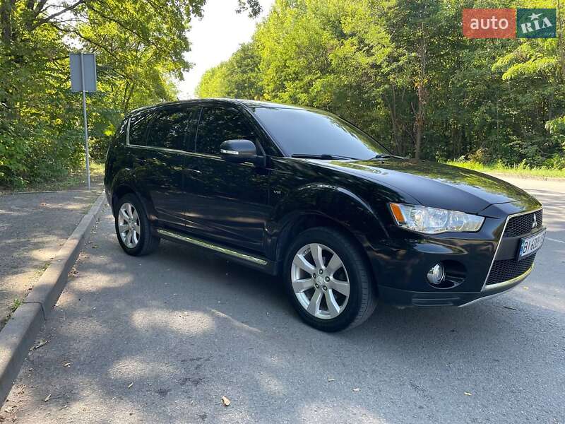 Внедорожник / Кроссовер Mitsubishi Outlander XL 2012 в Полтаве