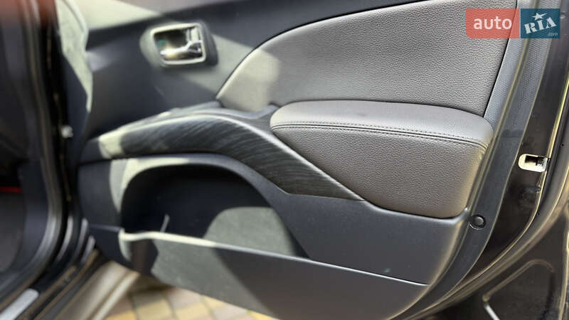 Внедорожник / Кроссовер Mitsubishi Outlander XL 2009 в Днепре фото 23 Внедорожник / Кроссовер Mitsubishi Outlander XL 2009 в Днепре