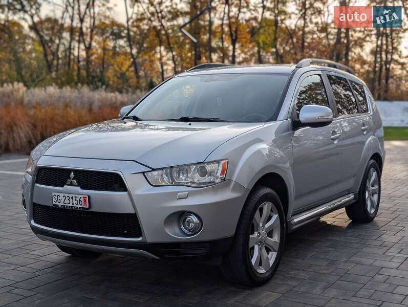 Внедорожник / Кроссовер Mitsubishi Outlander XL 2012 в Луцке