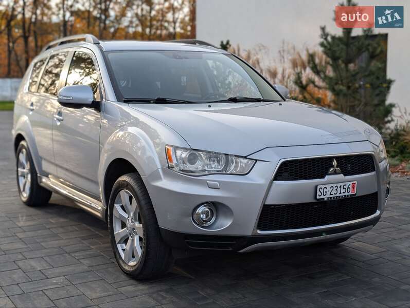 Внедорожник / Кроссовер Mitsubishi Outlander XL 2012 в Луцке